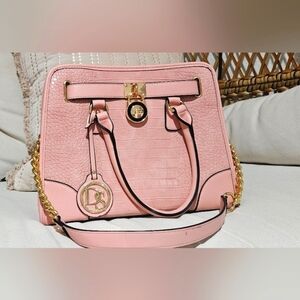 🌟 NWOT Pink Alligator Pattern Satchel Handbag With Gold Chain Accent🌟